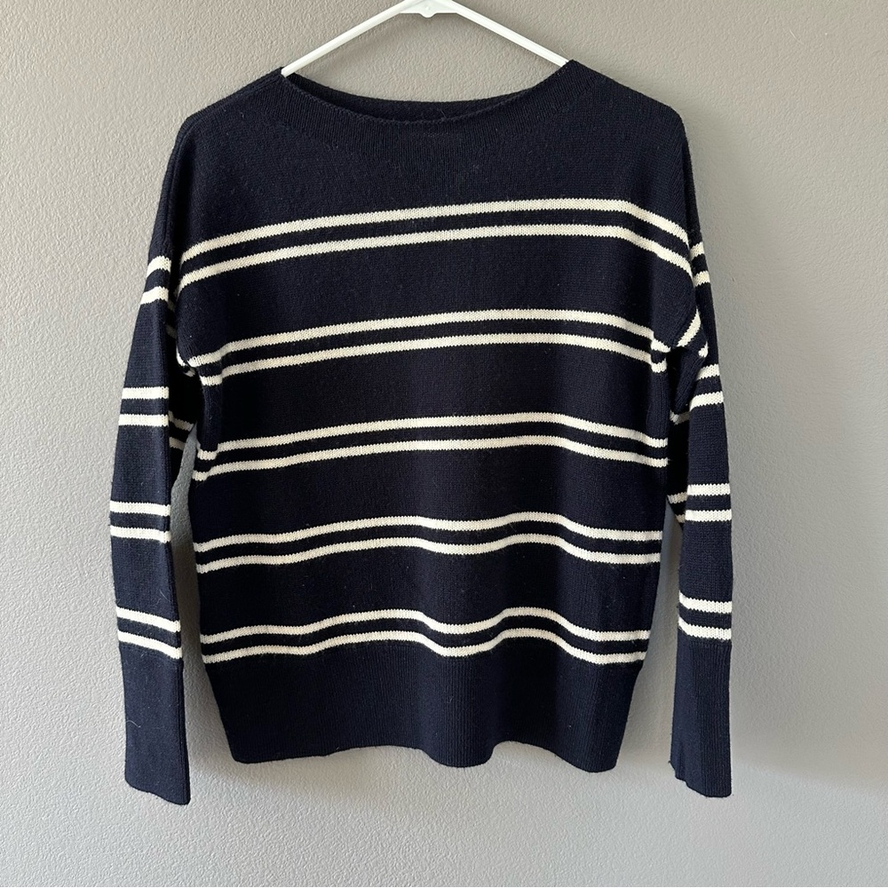 NWOT VINCE SWEATER